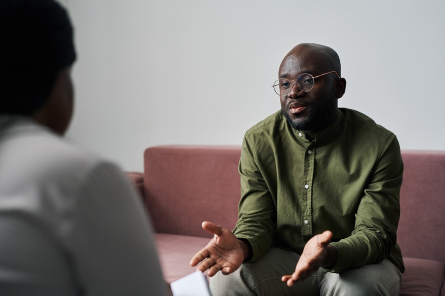 man treating his addiction with a therapist in Santa Paula, CA